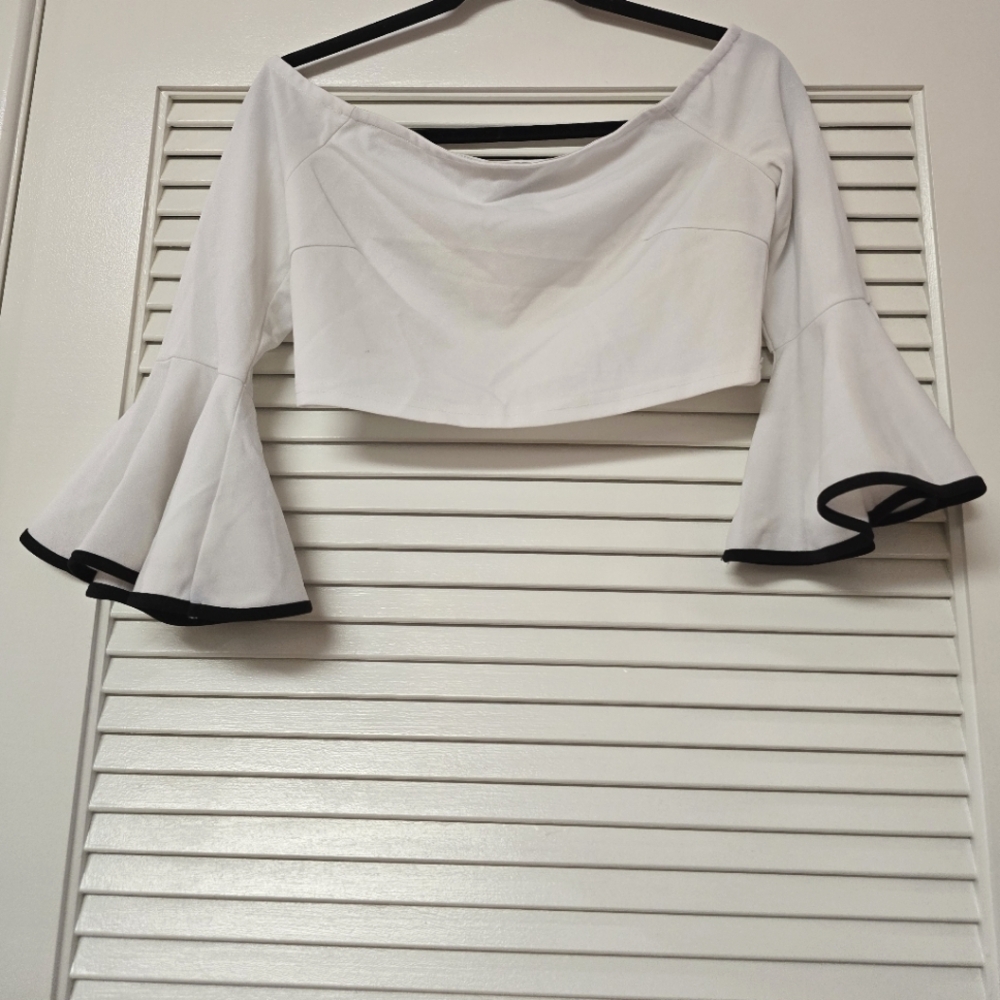 Forever 21 - Black & White Long-Sleeve Ruffle Off-Shoulder Lightweight Crop Top